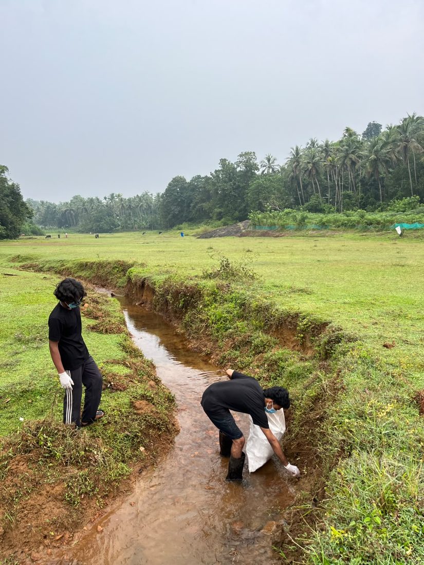 Interns restoring a local water source in Chakkittappara